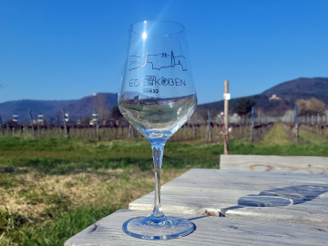 Stielglas mit Logo Edenkoben