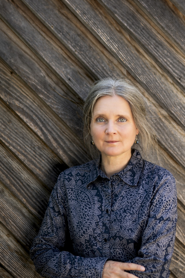 Die Autorin Marion Poschmann liest aus ihrer Verslegende „Die Winterschwimmerin“