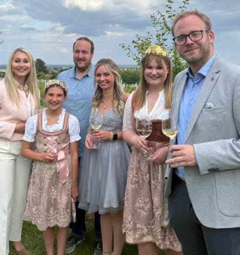 Pressebild zur Krönung der Edenkobener Weinprinzessin